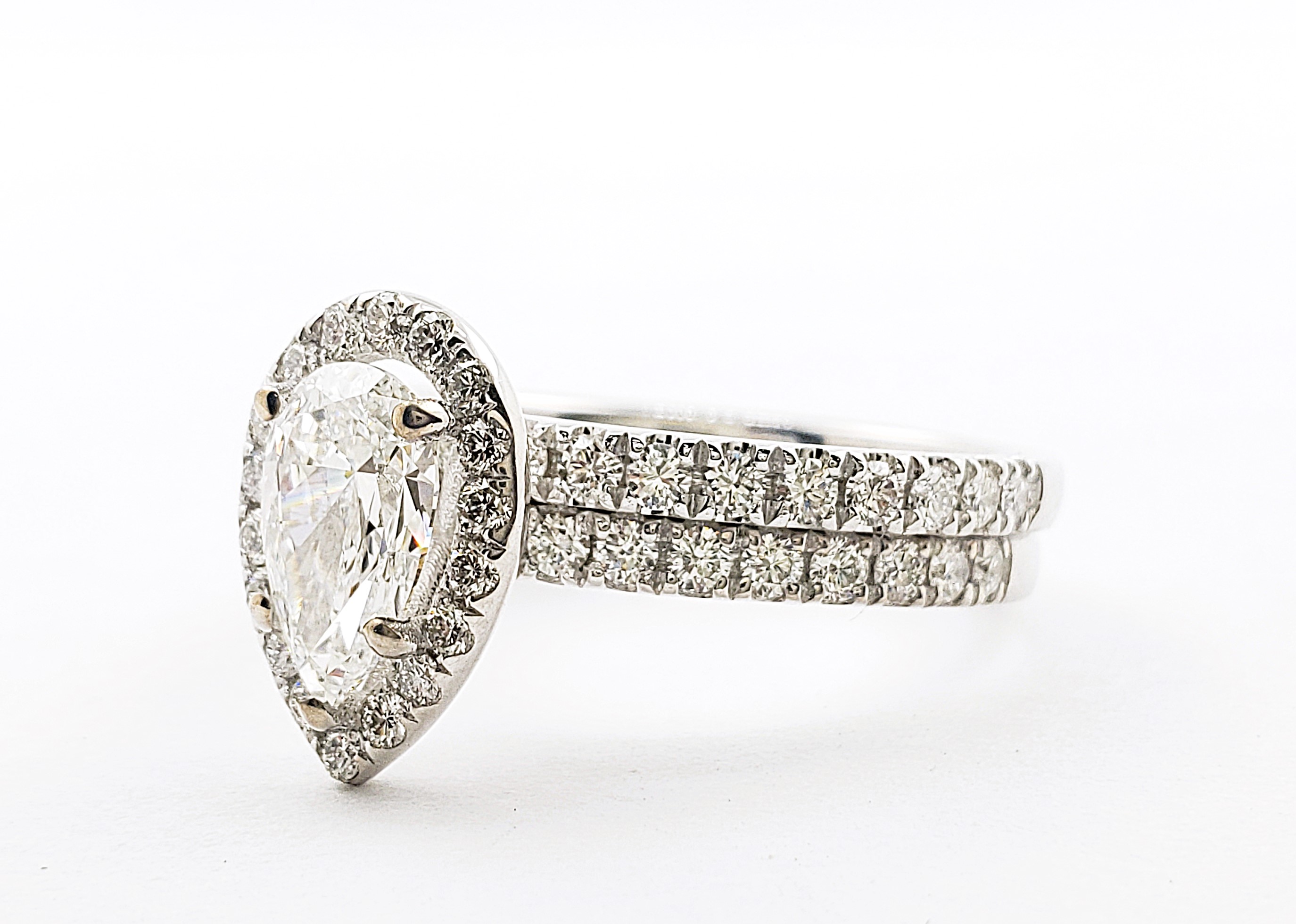 Pear Shape Bridal Set with Halo